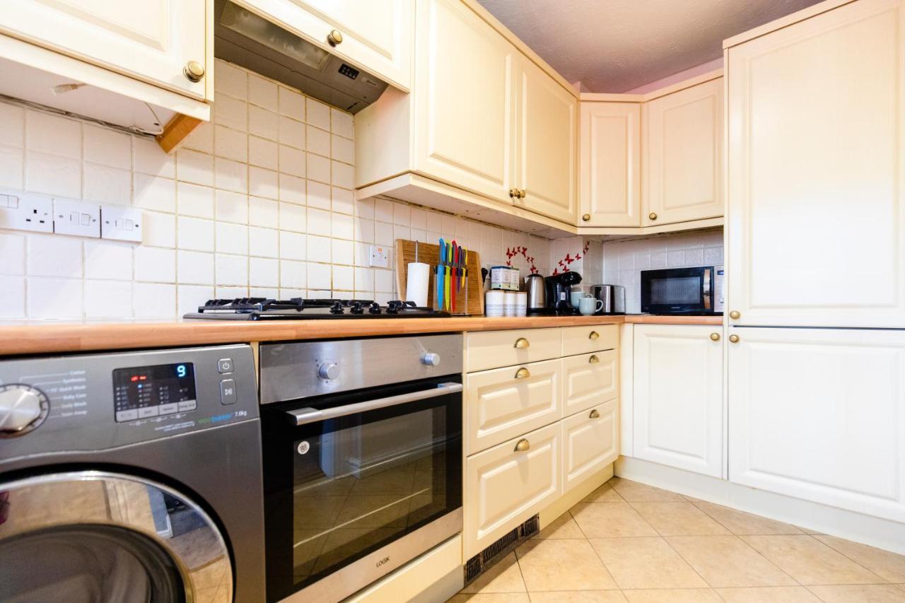 Chichester Retreat House With Free Parking Exteriér fotografie