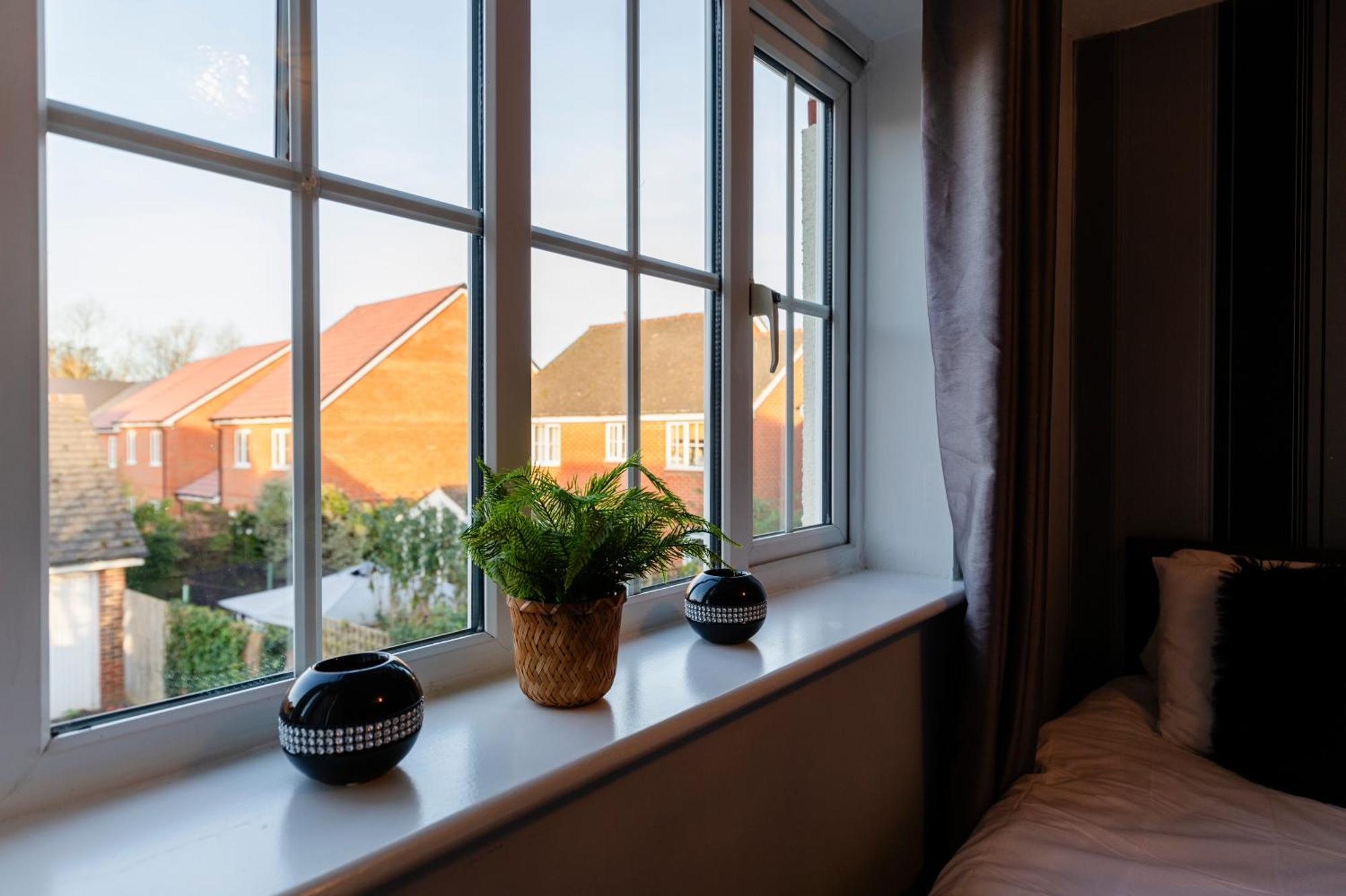 Chichester Retreat House With Free Parking Exteriér fotografie