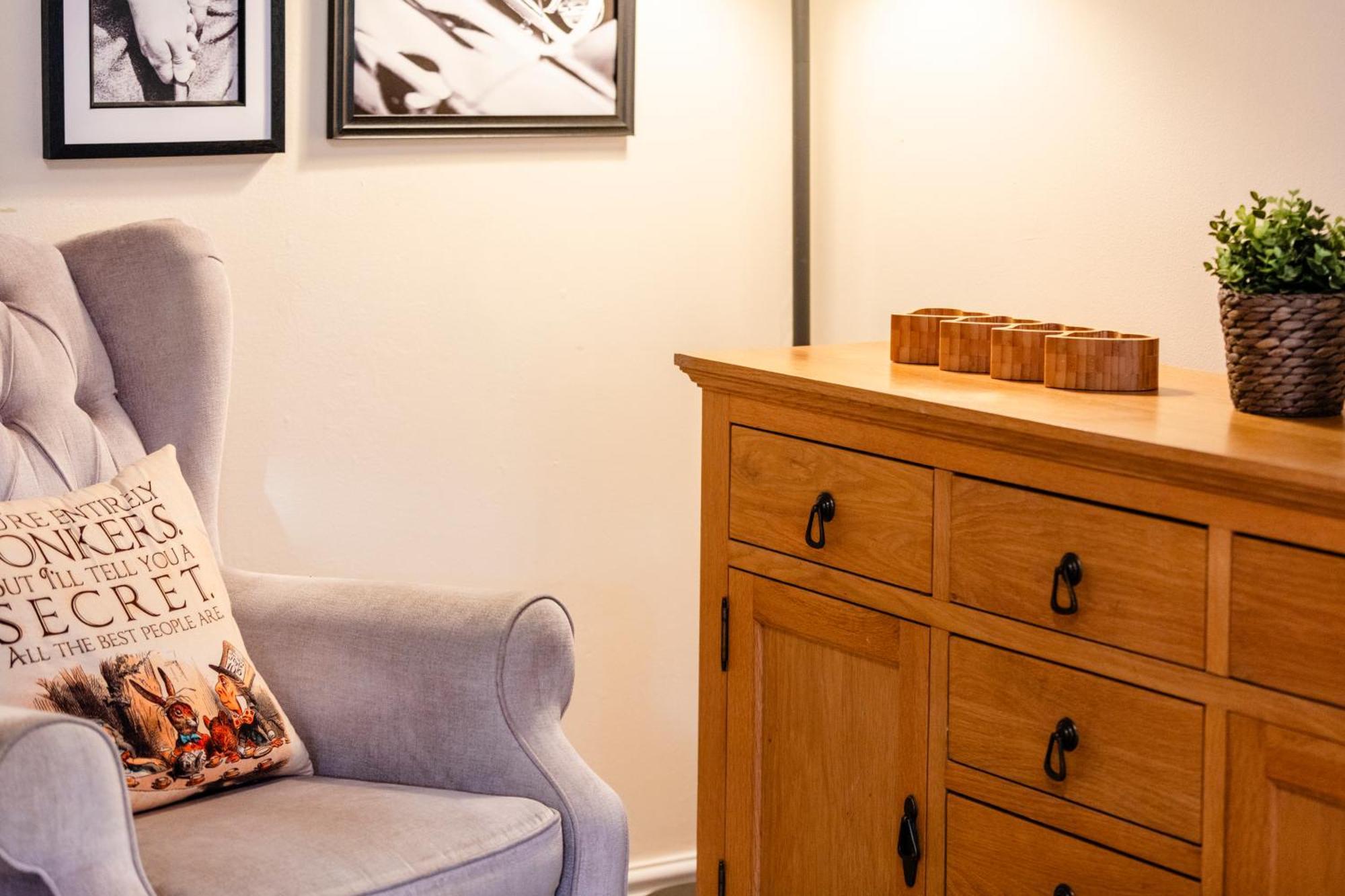 Chichester Retreat House With Free Parking Exteriér fotografie