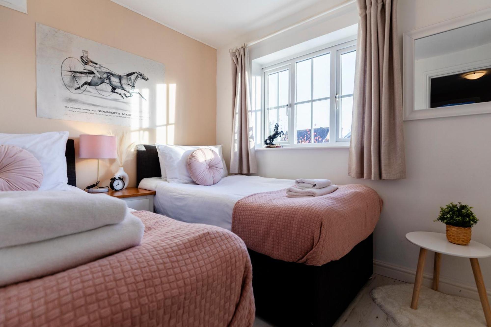 Chichester Retreat House With Free Parking Exteriér fotografie