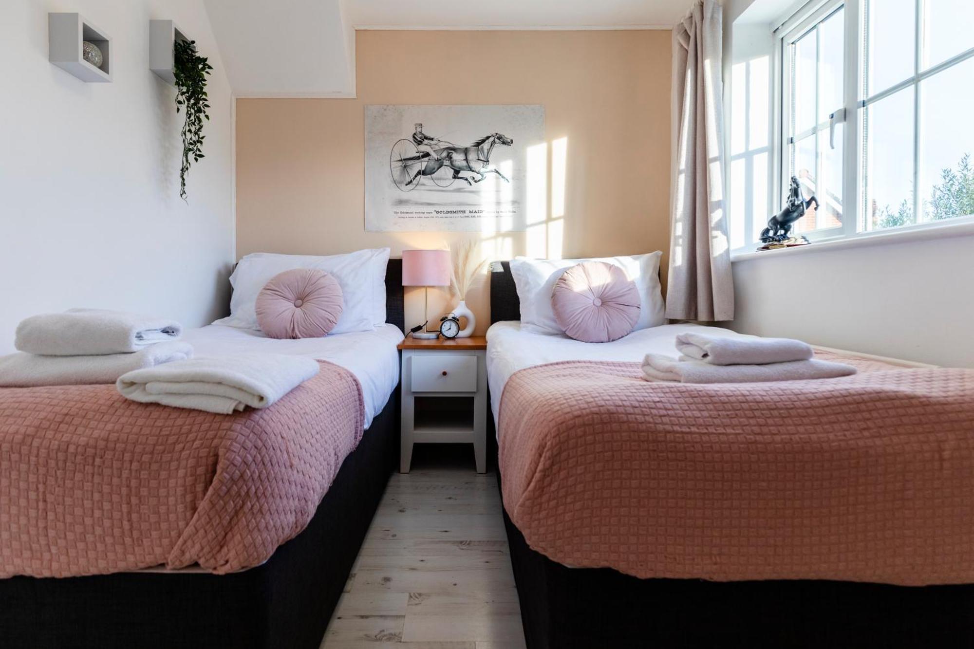 Chichester Retreat House With Free Parking Exteriér fotografie
